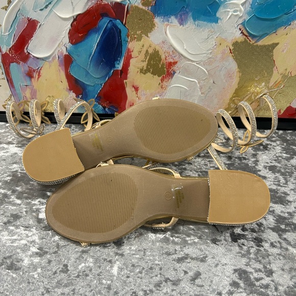 NWOT Elegant Butterfly Gold Strappy Heels - Picture 6 of 8